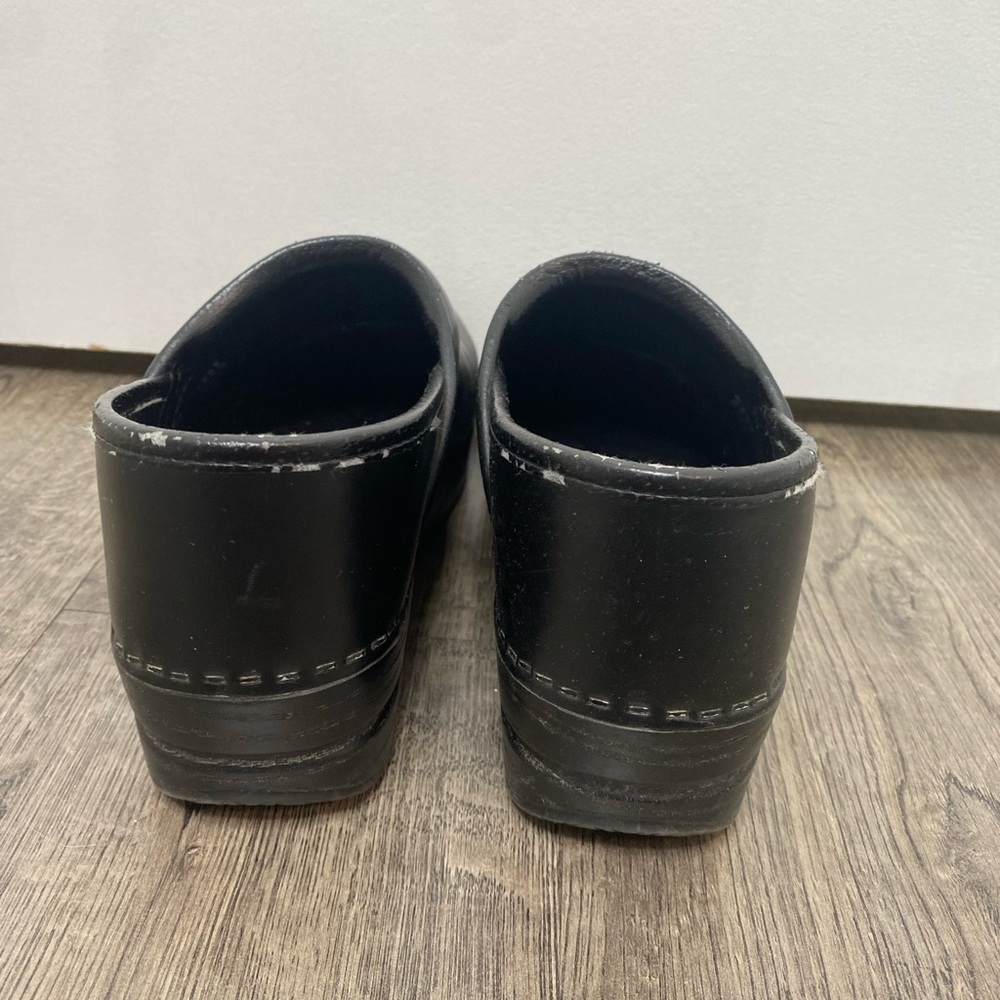 Dansko Cambrio Black Leather Clogs, Size 39 - Picture 3 of 7